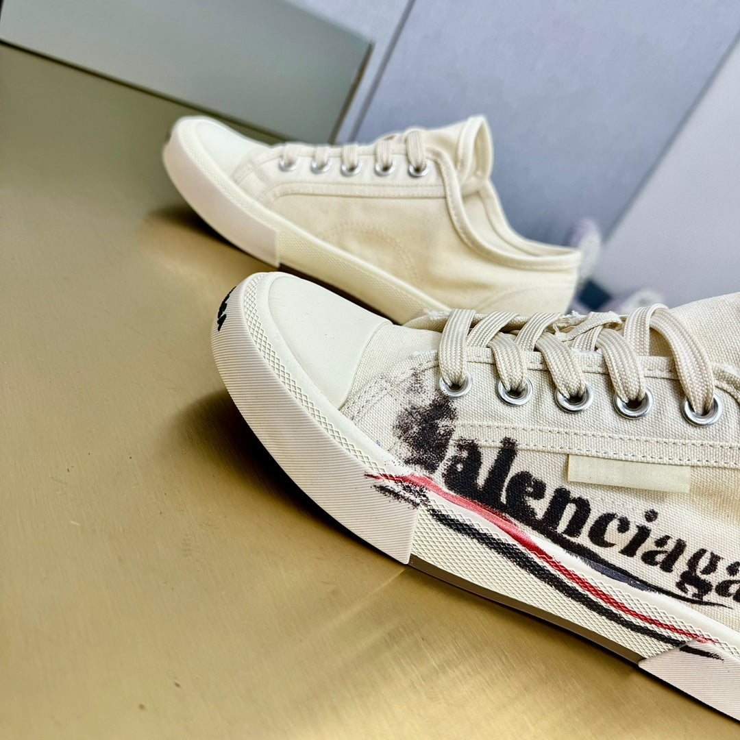 Balanciaga SNEAKERS IN WHITE CANVAS GRAFFITI LOGO