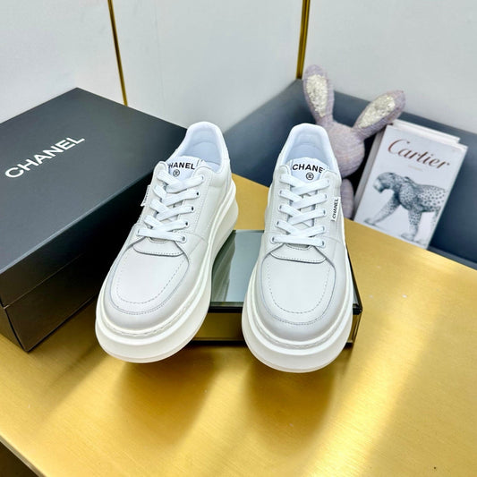 CHANEL 25 Sneaker White Leather 238471