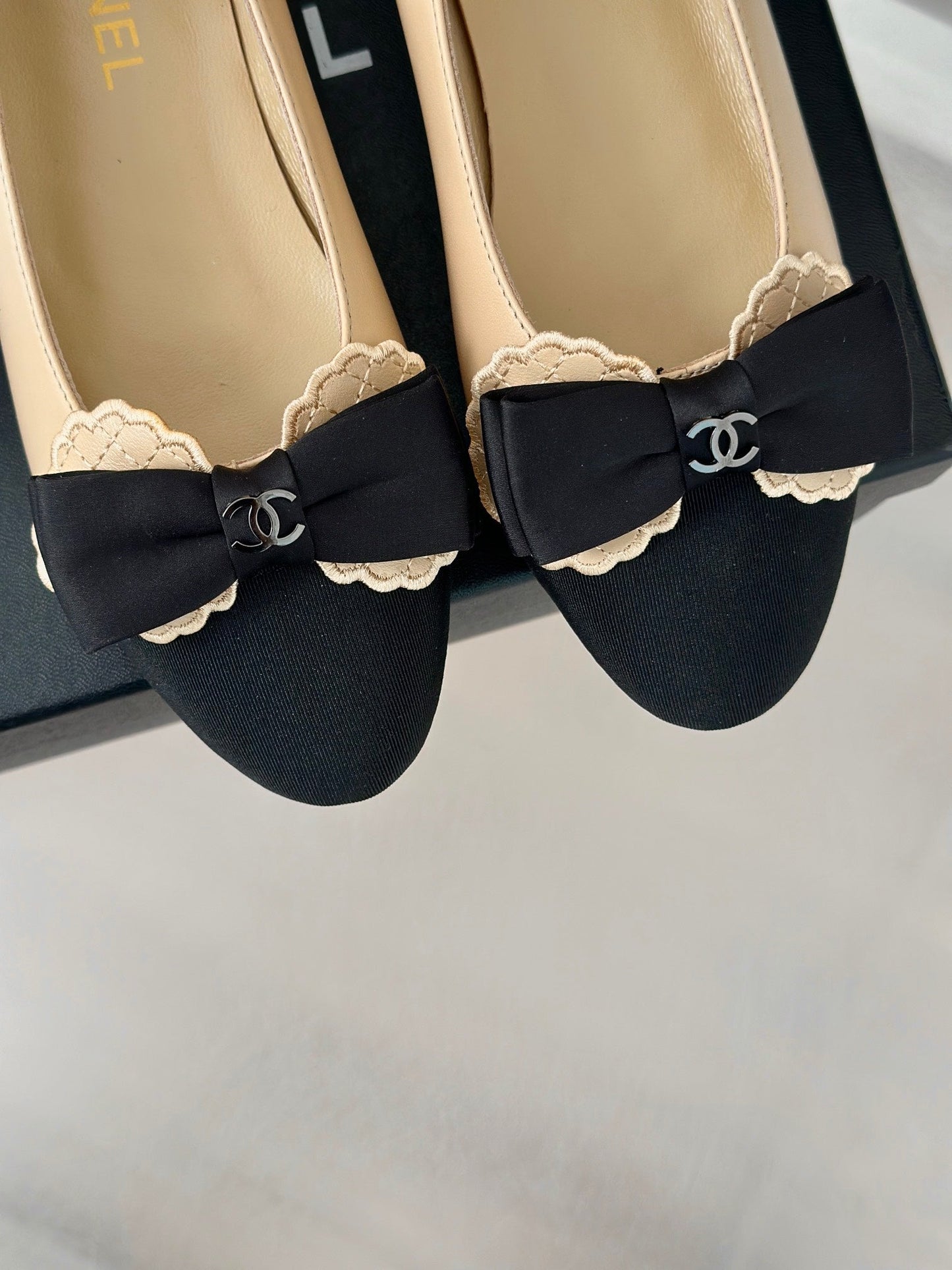 CHANEL Ballet Flats Beige With Bow Lambskin