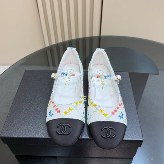 CHANEL 25 Mary Jane Flats White Pattern Fabric 239405