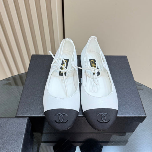 CHANEL 25 Mary Jane Flat White Leather with Fabric 239409