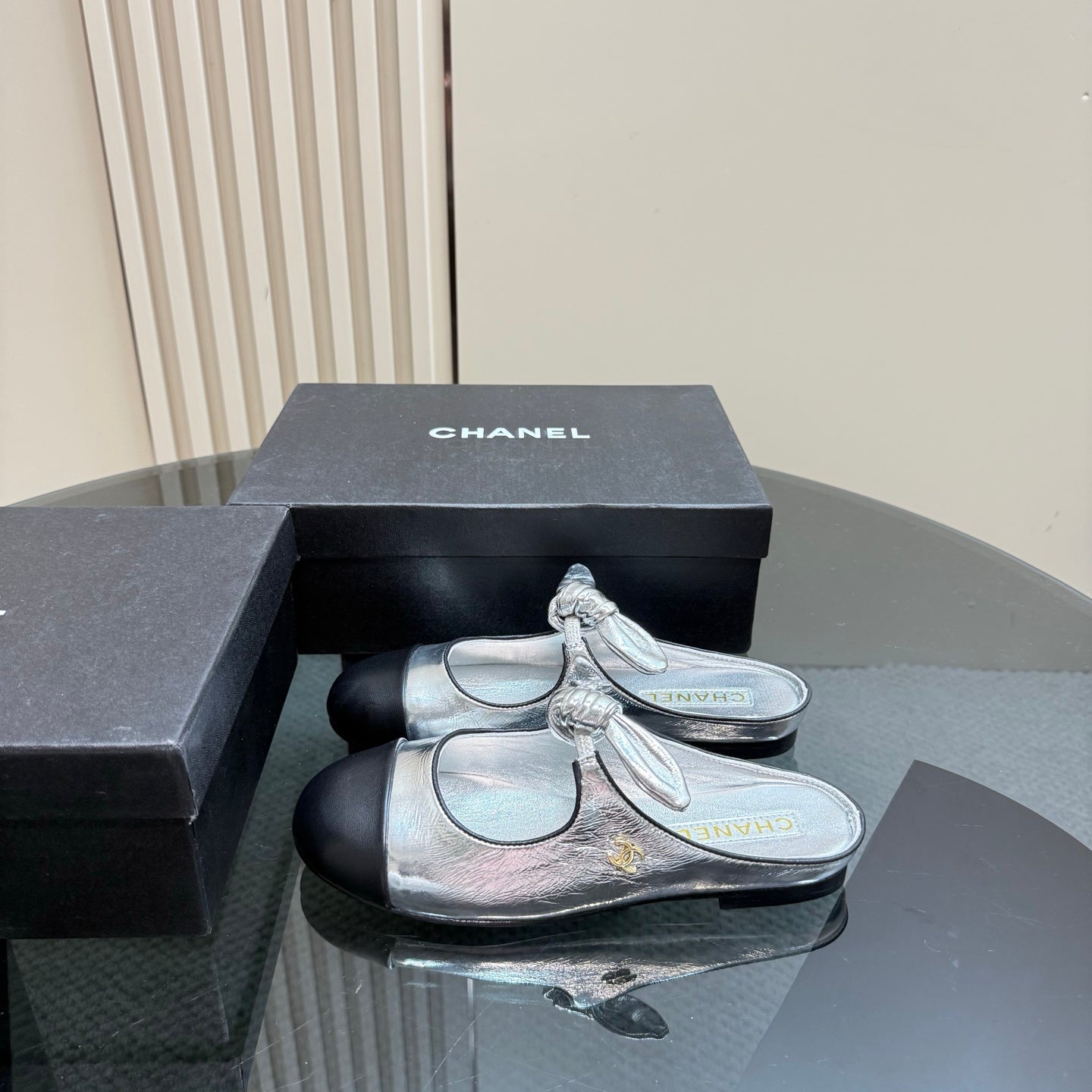 CHANEL 25 Mule Flat Silver Sheepskin 239413