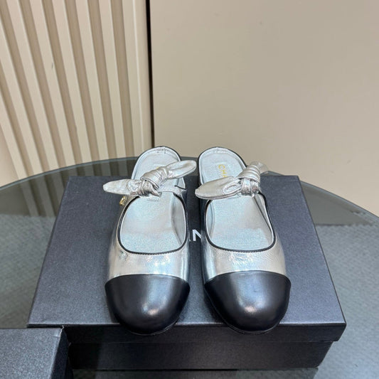 CHANEL 25 Mule Flat Silver Sheepskin 239413