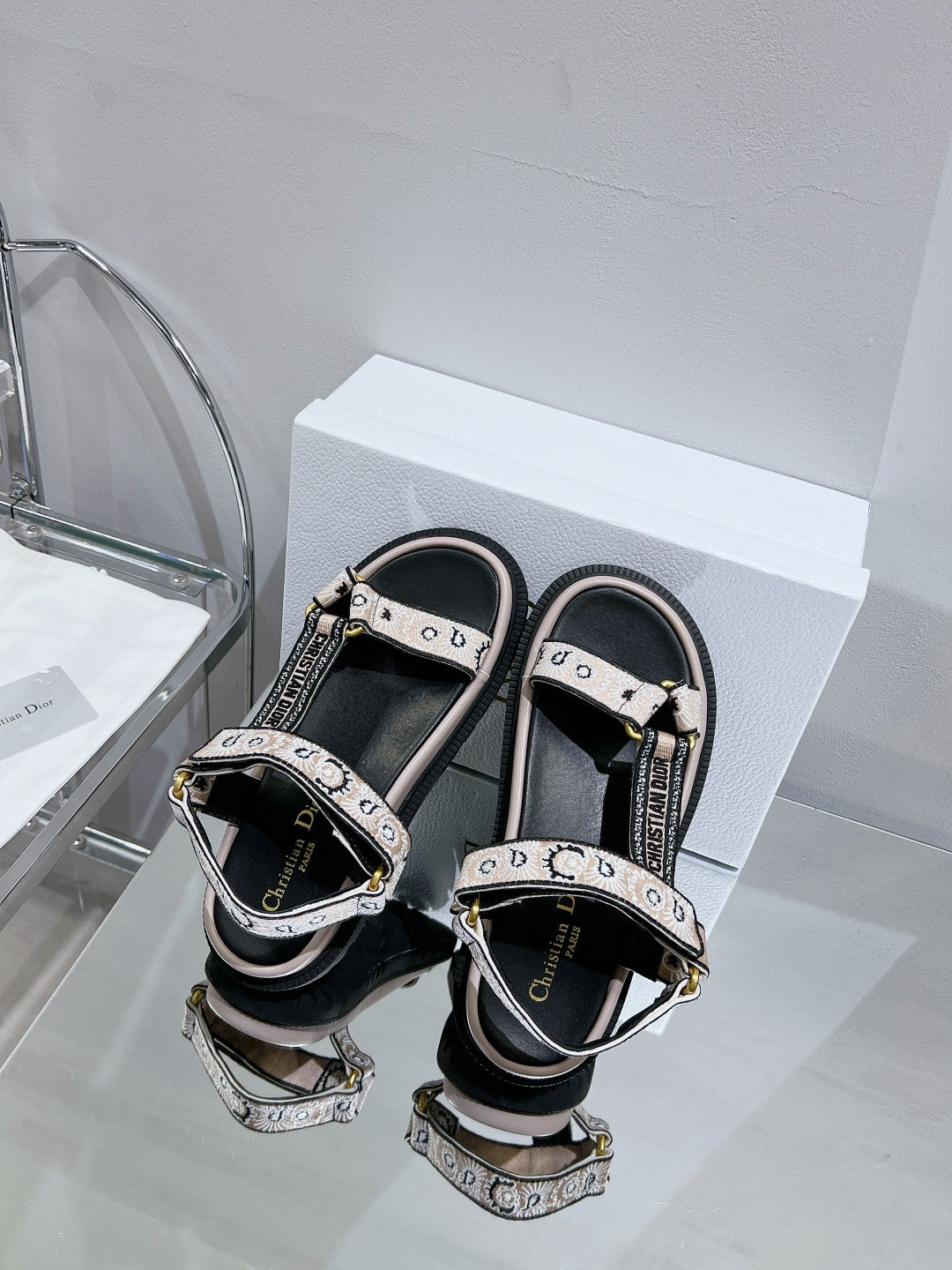 DIOR D-Wave Sandal In Light Pink Black Cowhide 100761