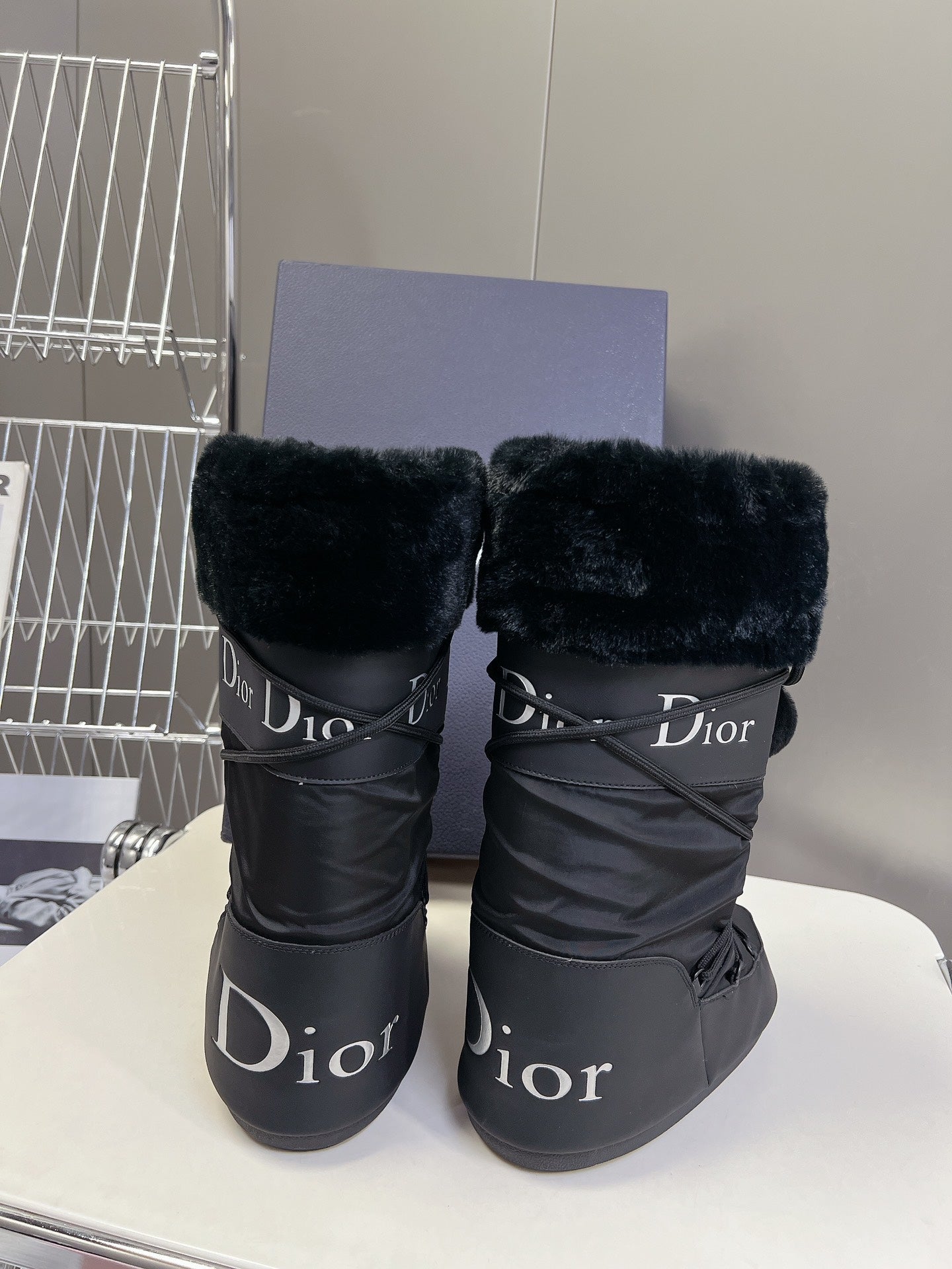 DIOR Short Boots 60mm In Black Cowhide With Feather 989723
