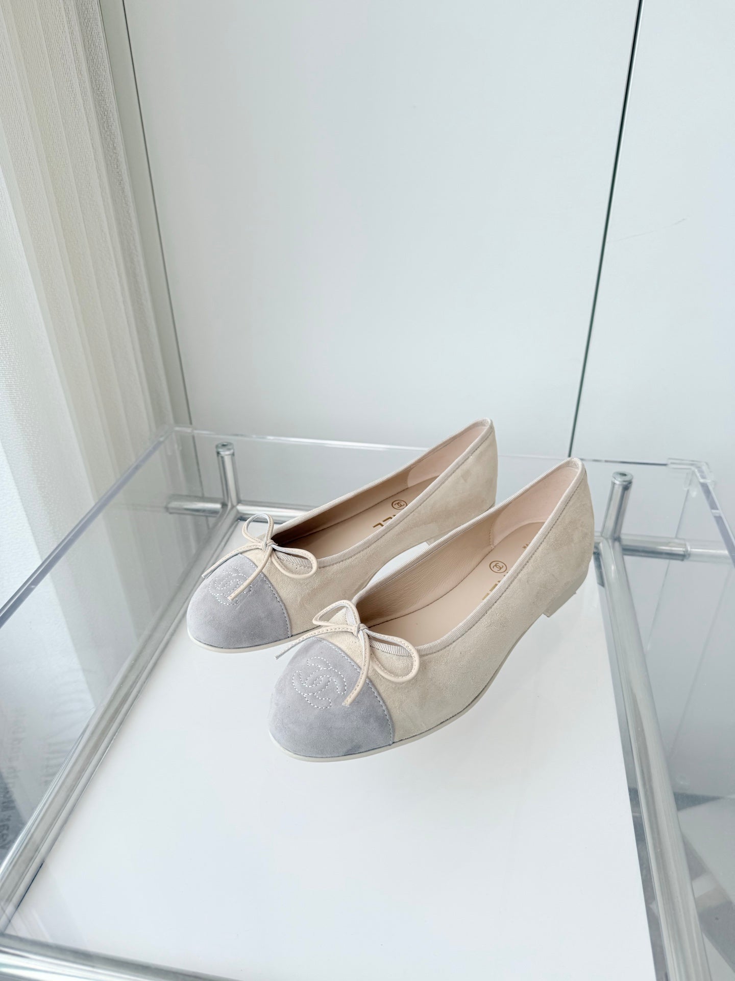 CHANEL Ballet Flat Beige Suede 238765