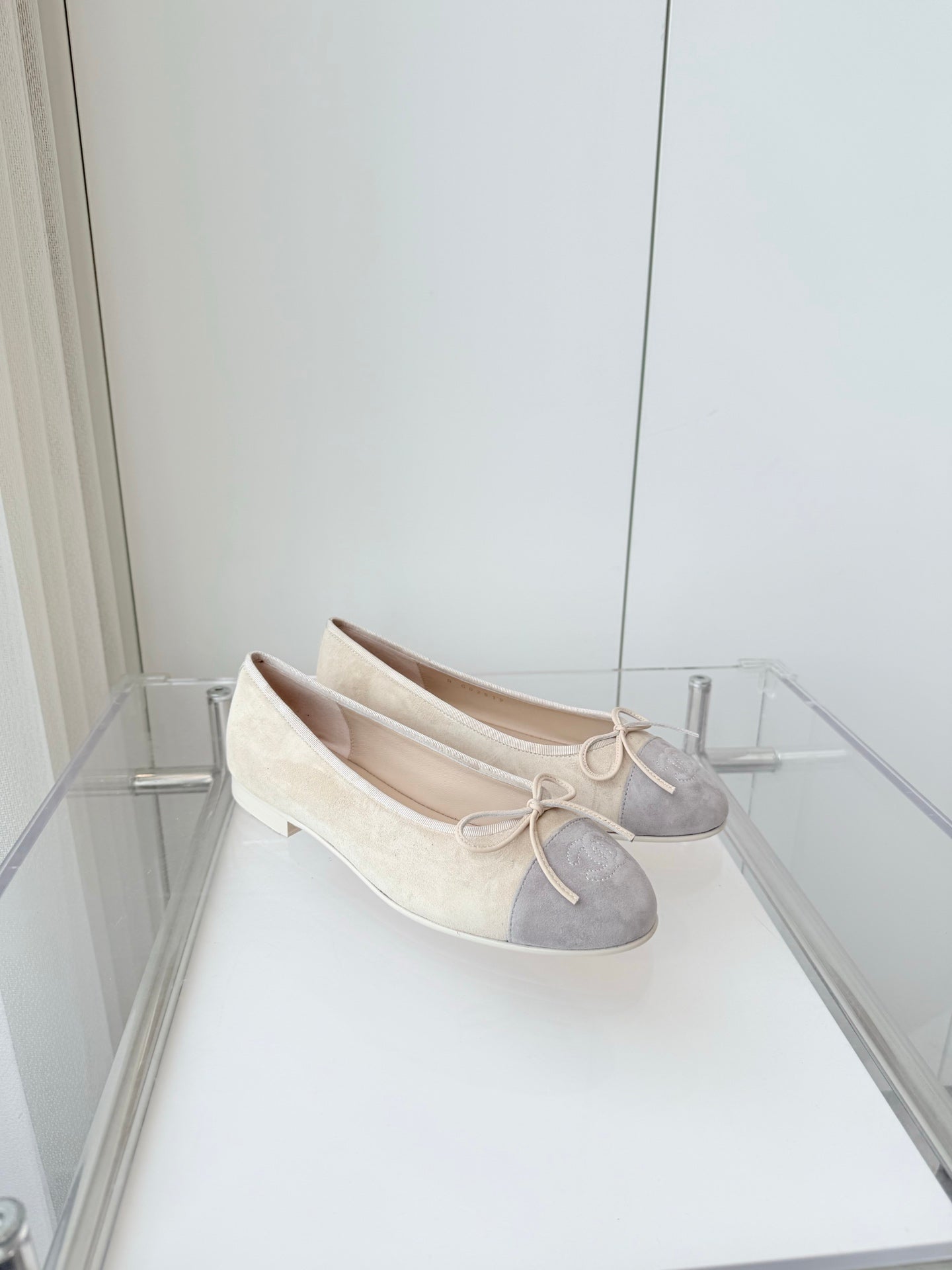 CHANEL Ballet Flat Beige Suede 238765