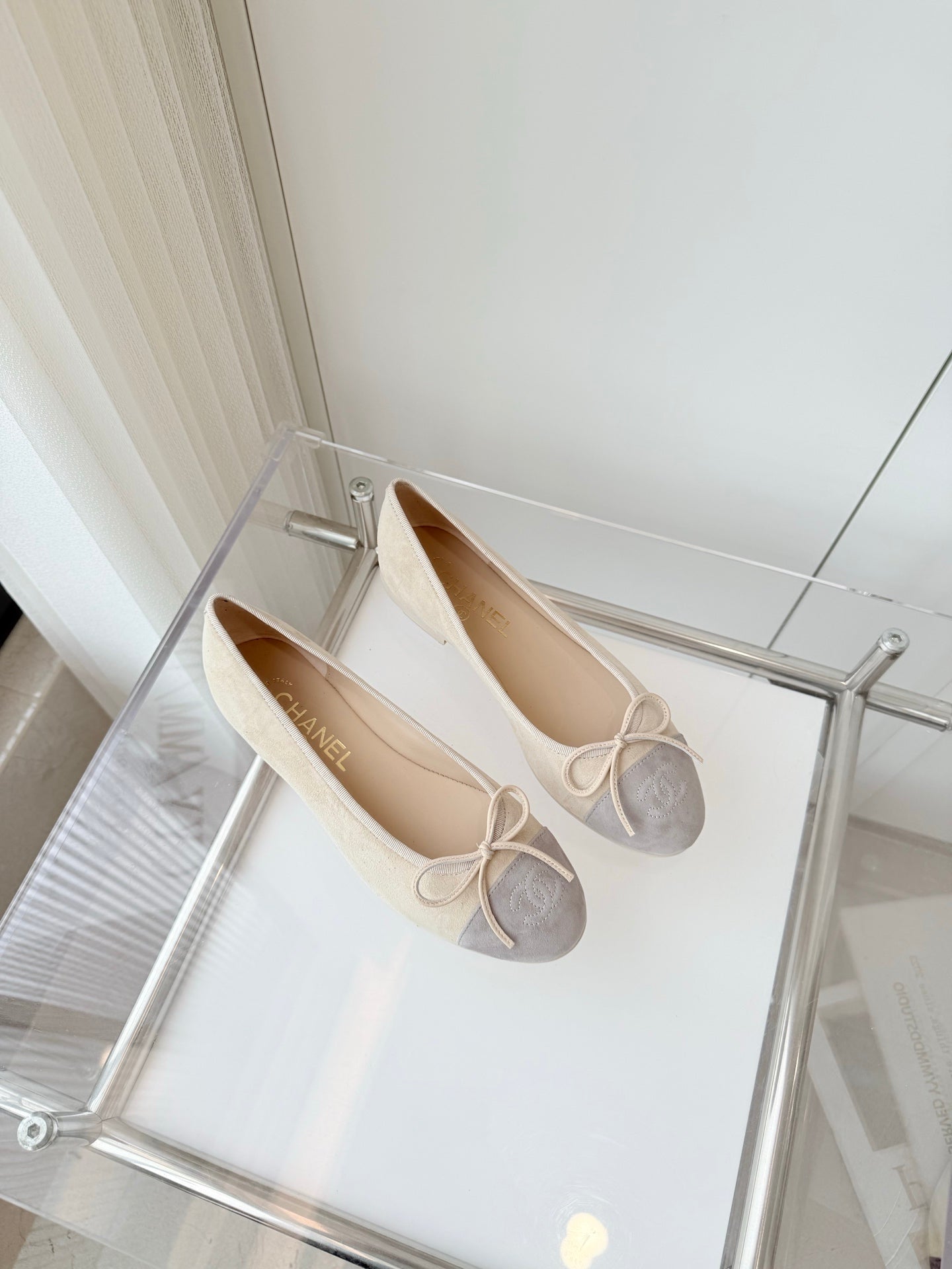 CHANEL Ballet Flat Beige Suede 238765