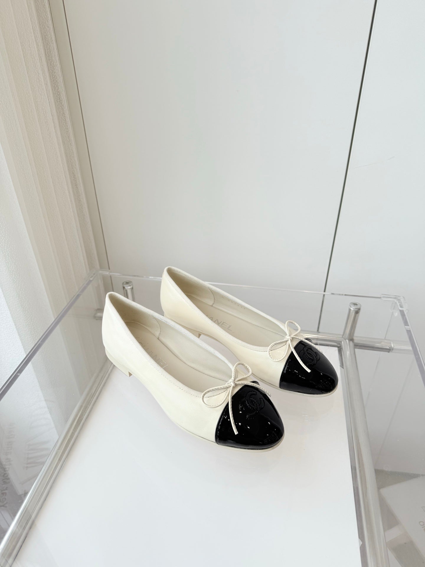 CHANEL Ballet Flat White Leather 238770