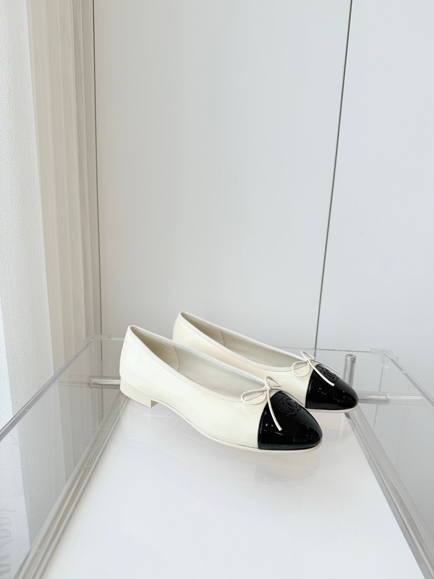 CHANEL Ballet Flat White Leather 238770