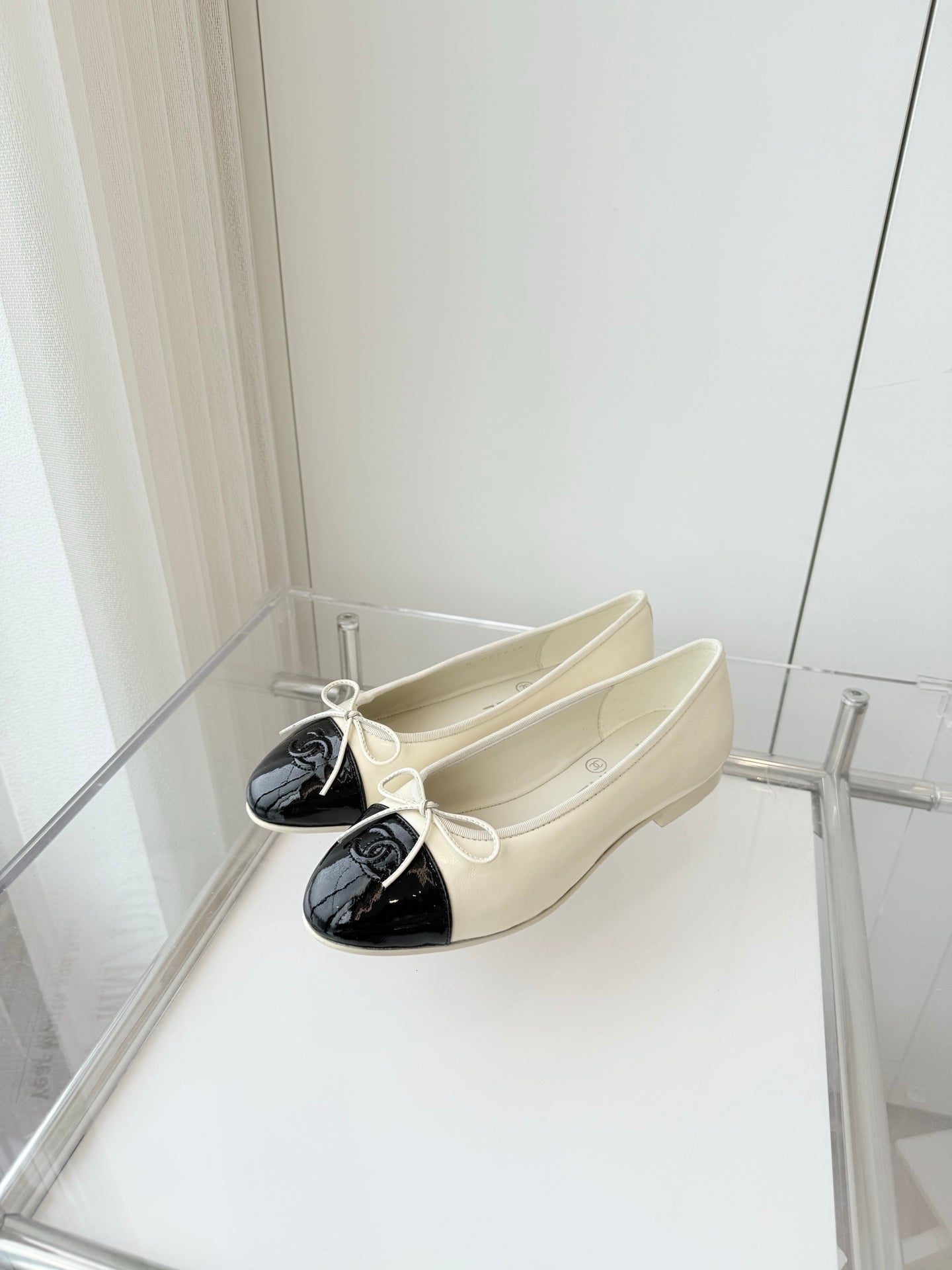 CHANEL Ballet Flat White Leather 238770
