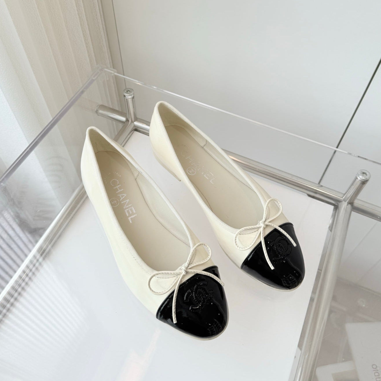 CHANEL Ballet Flat White Leather 238770