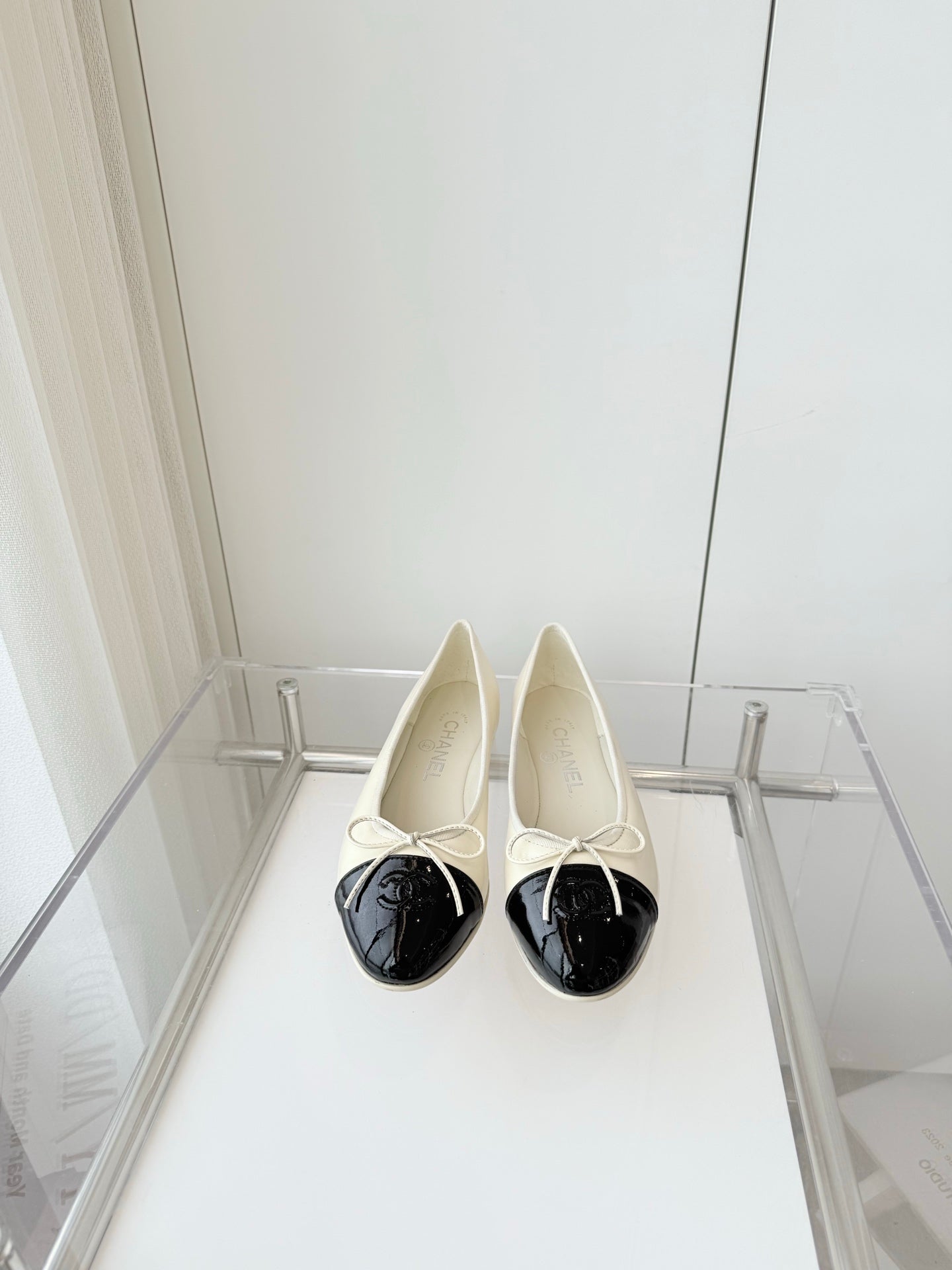 CHANEL Ballet Flat White Leather 238770