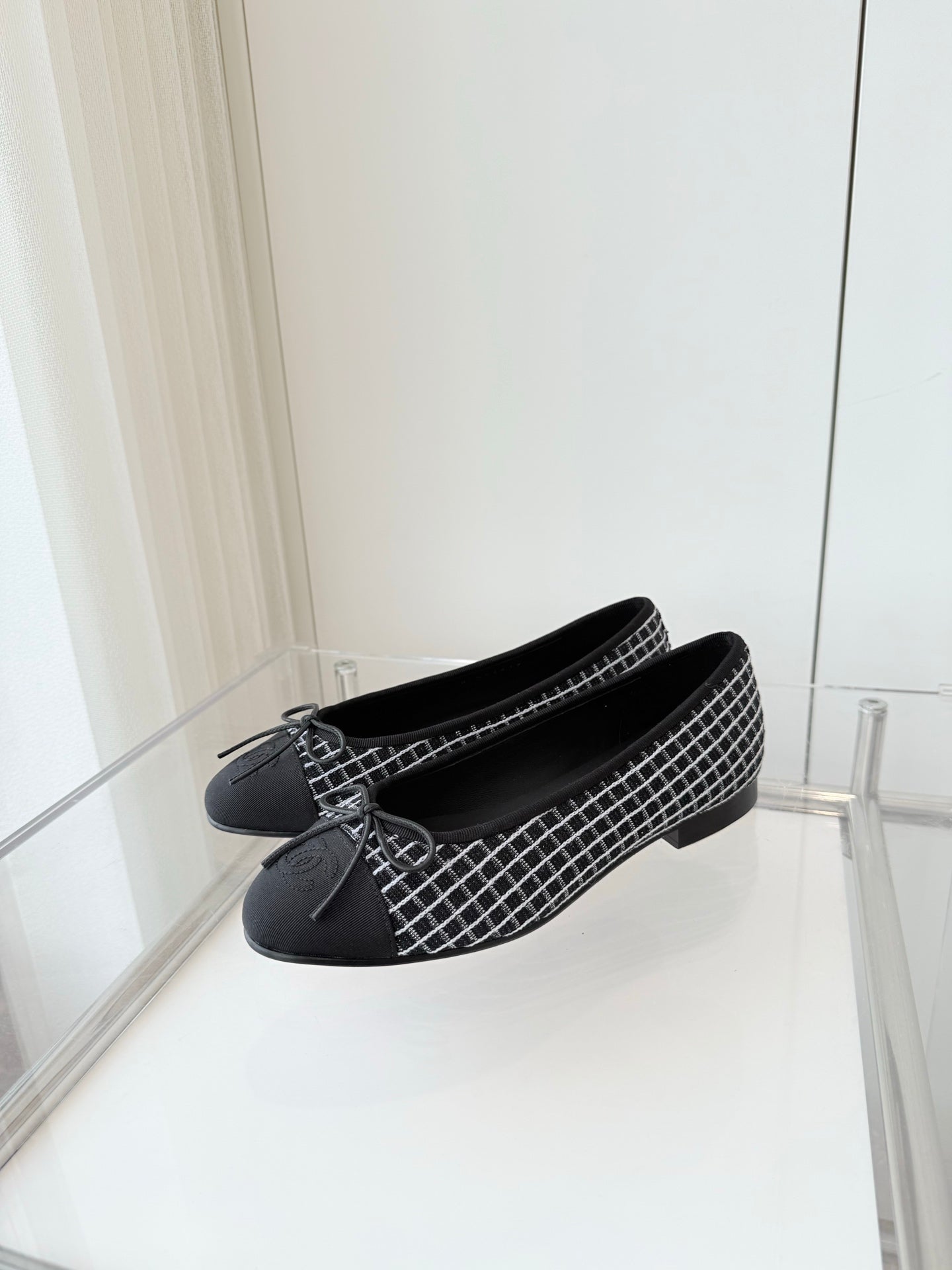 CHANEL Ballet Flat Black mix White Fabric 238772