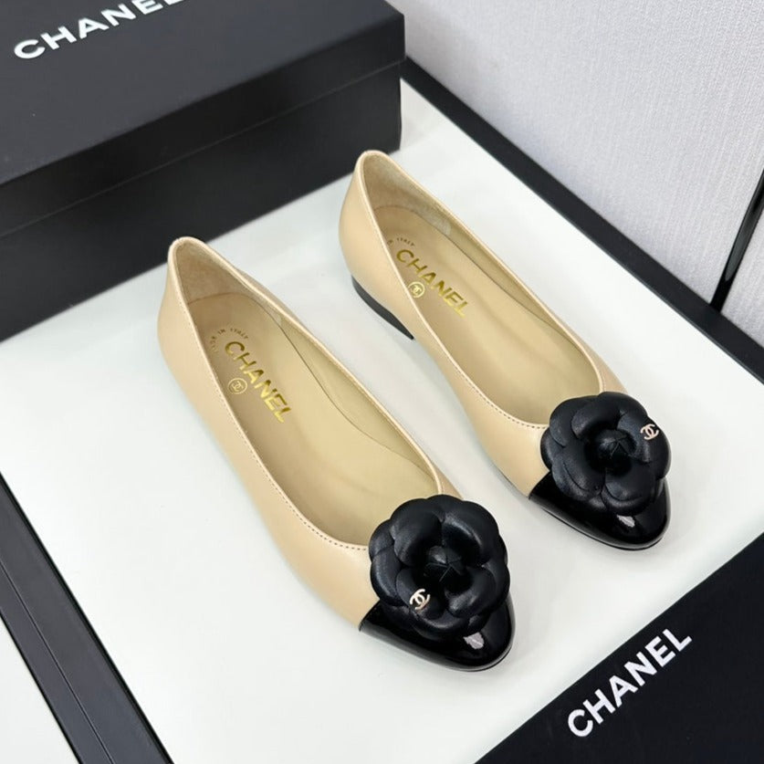 CHANEL ballet flat flower beige calfskin black patent calfskin