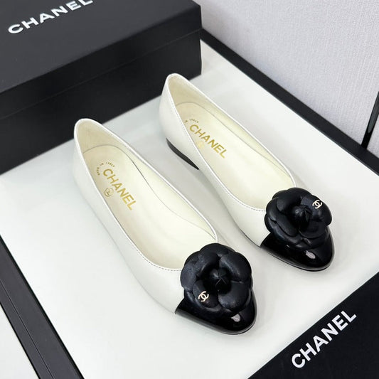 CHANEL ballet flat flower cream calfskin black patent calfskin