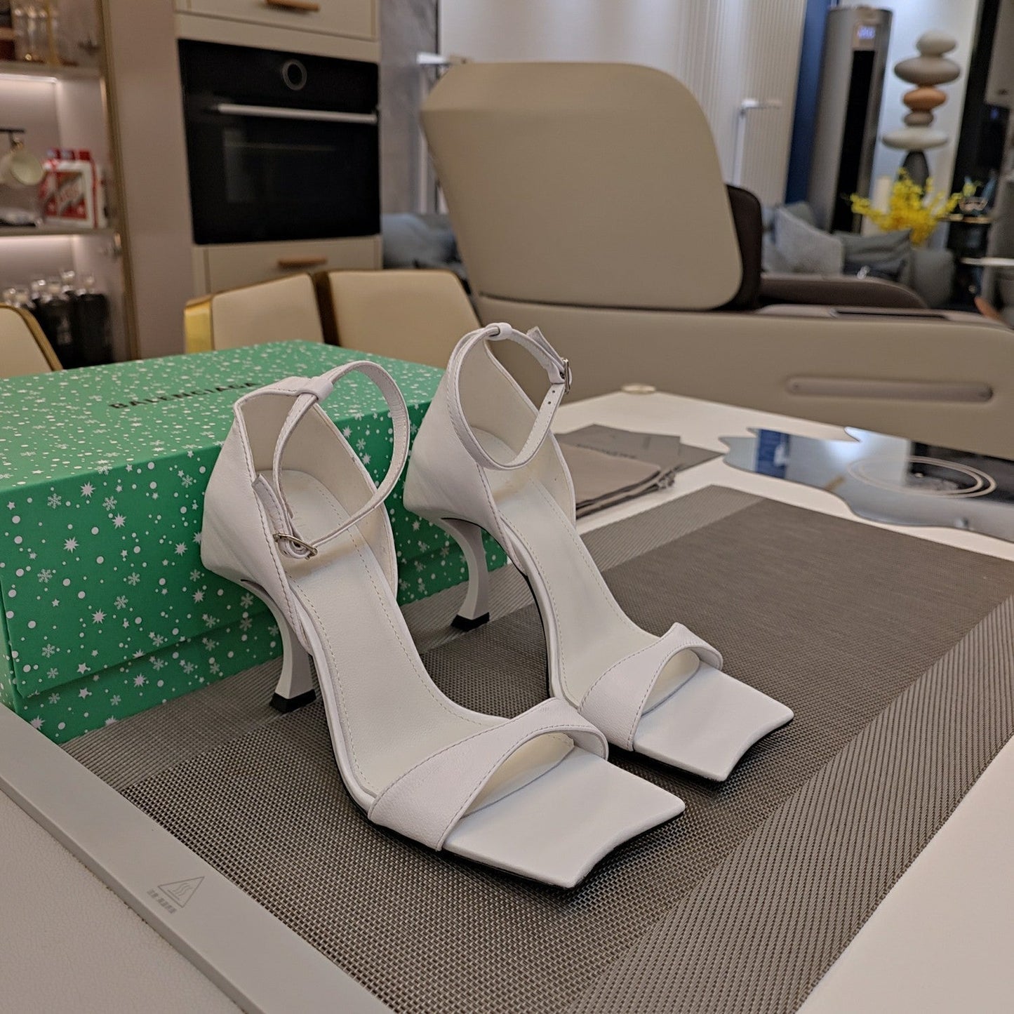 Balanciaga OPEN-TOE CURVED HIGH HEEL SANDALS IN WHITE SMOOTH CALFSKIN