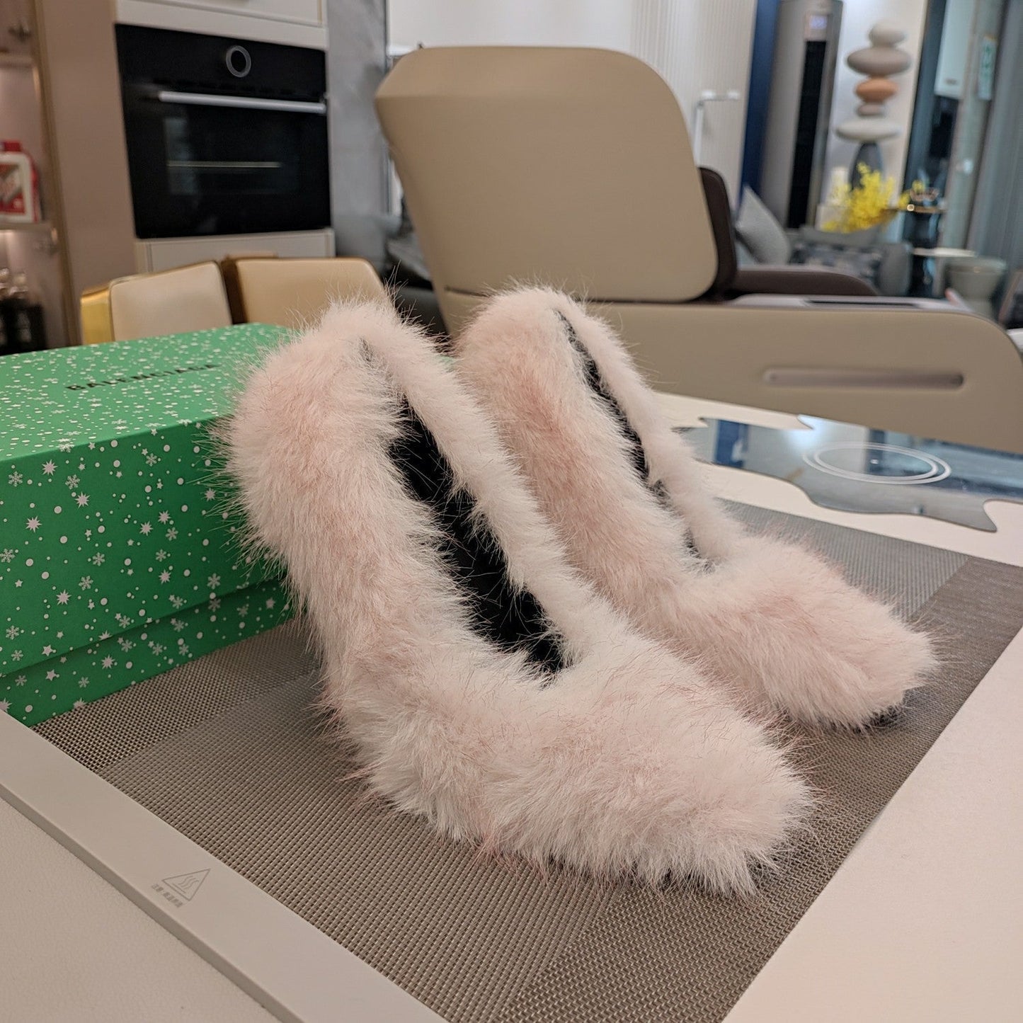 Balanciaga FURRY PUMPS 90MM IN HEAVEN PINK FOX FUR