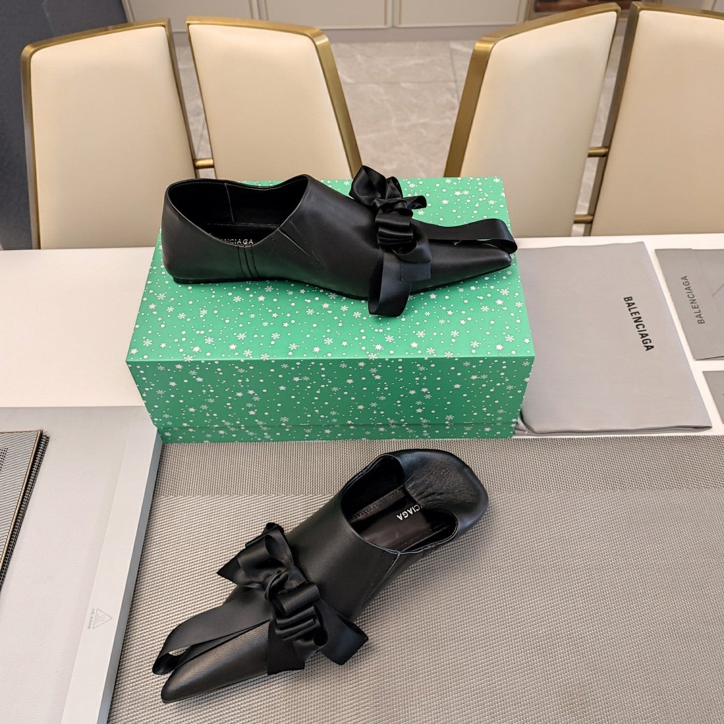 Balanciaga POINTED-TOE FLATS WITH BOW IN BLACK SOFT LAMBSKIN