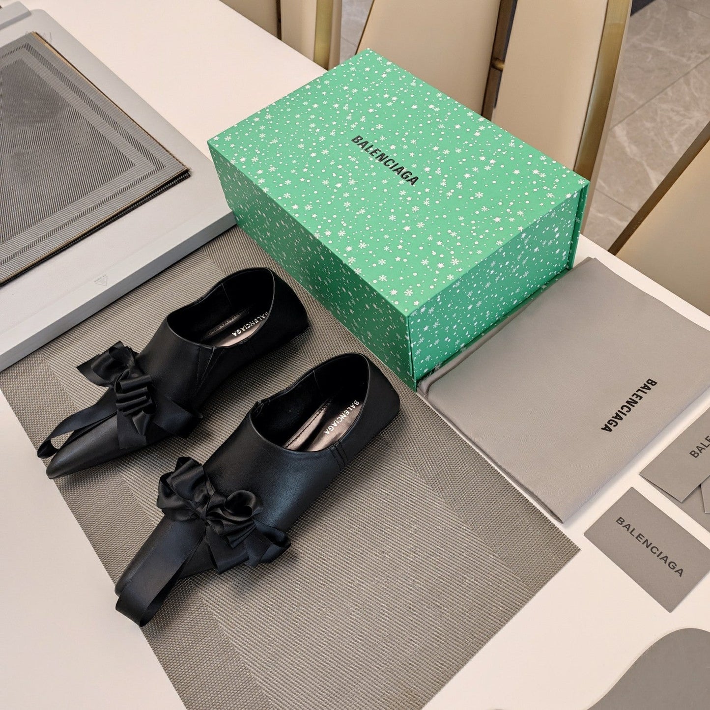 Balanciaga POINTED-TOE FLATS WITH BOW IN BLACK SOFT LAMBSKIN