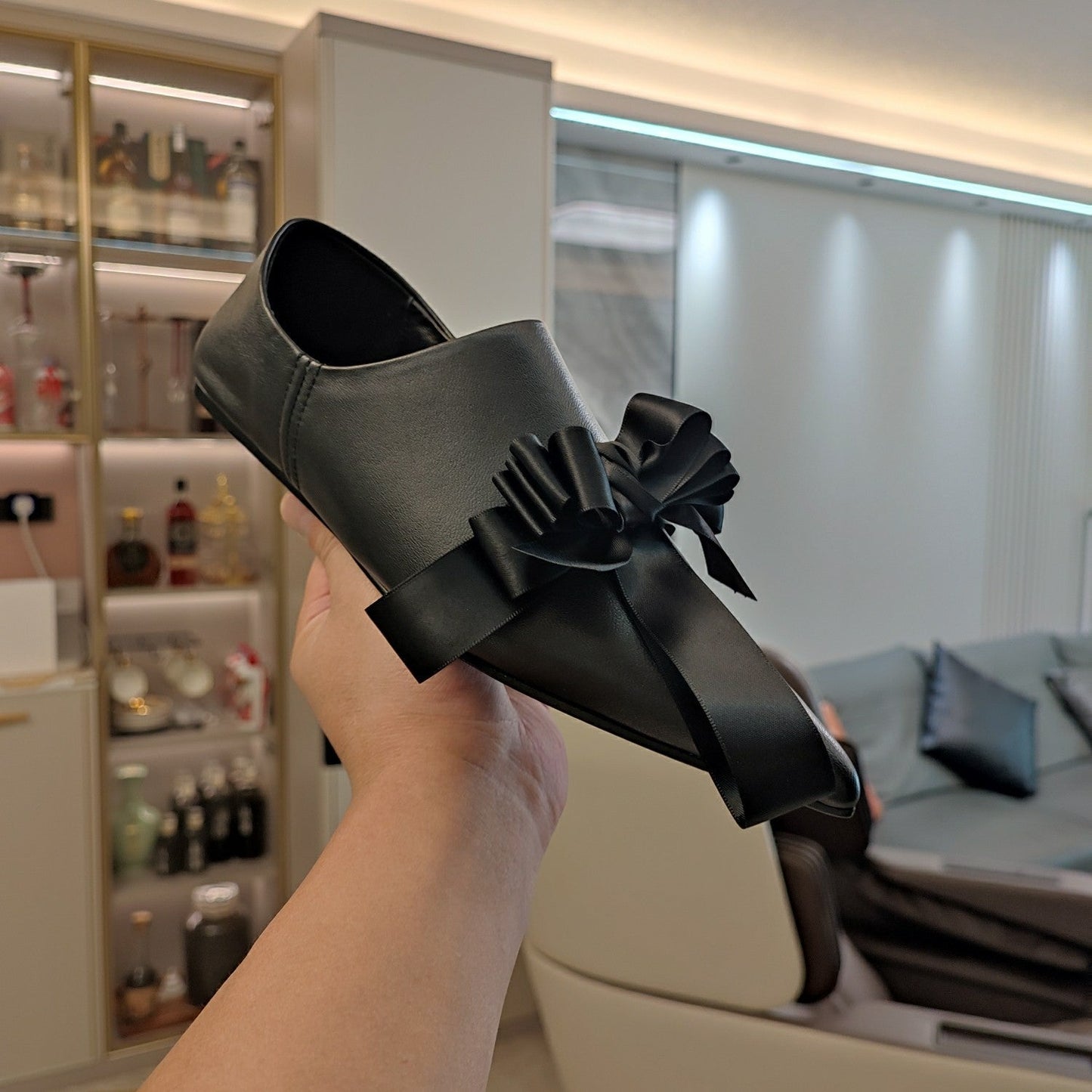 Balanciaga POINTED-TOE FLATS WITH BOW IN BLACK SOFT LAMBSKIN
