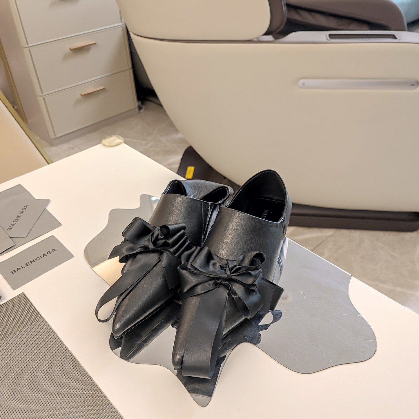 Balanciaga POINTED-TOE FLATS WITH BOW IN BLACK SOFT LAMBSKIN