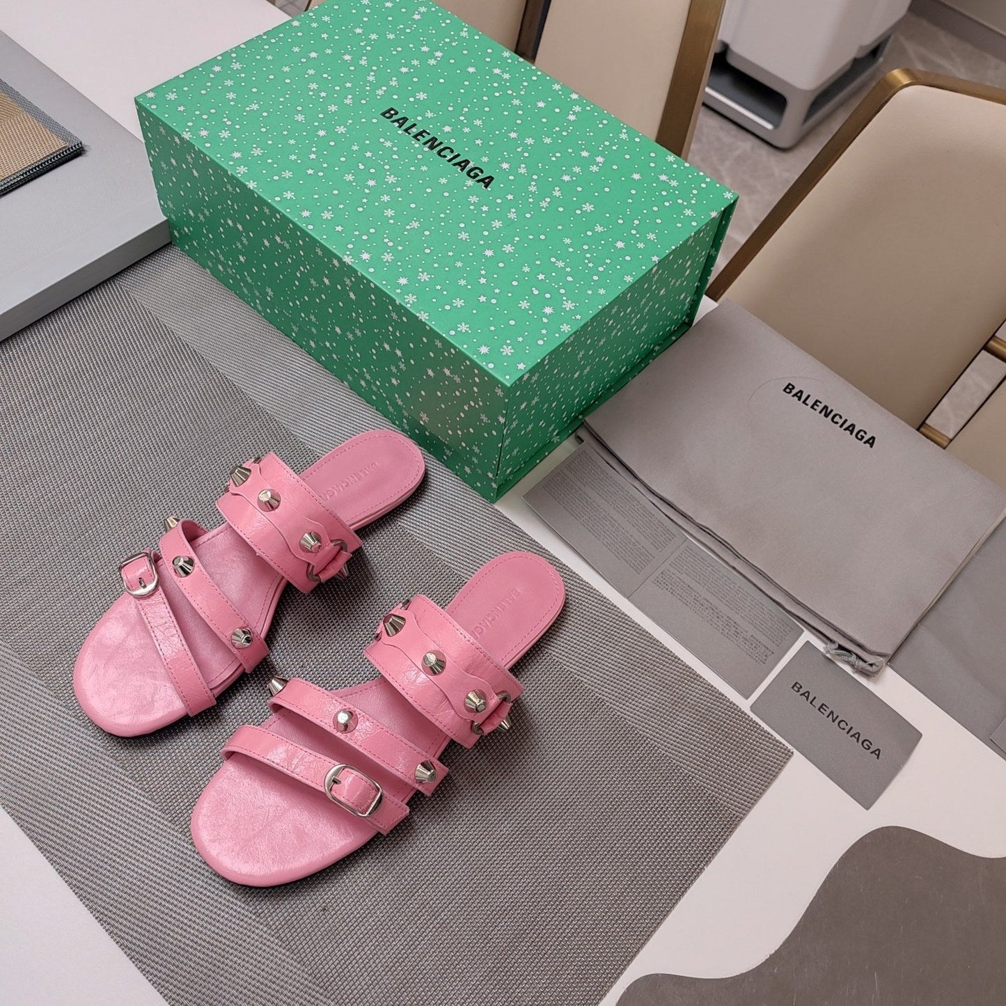 Balanciaga STRAPPY FLAT SANDALS IN WEWAK PINK STUDDED WAX-OIL SHEEPSKIN