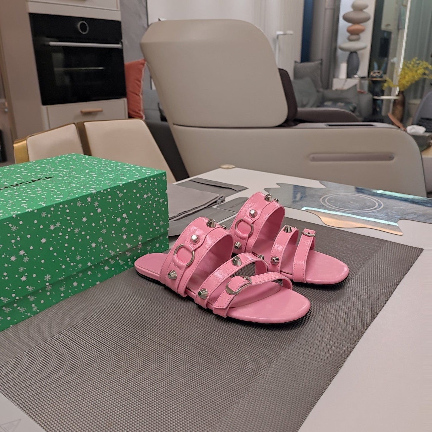 Balanciaga STRAPPY FLAT SANDALS IN WEWAK PINK STUDDED WAX-OIL SHEEPSKIN