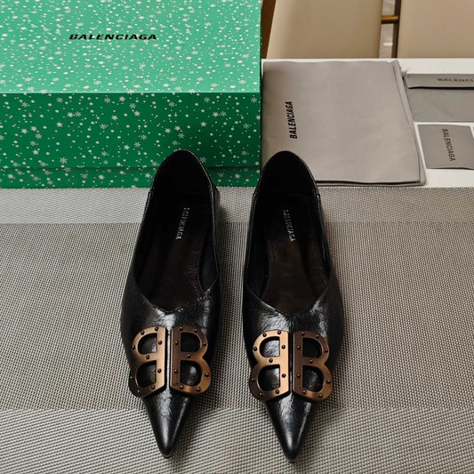 Balanciaga POINTED BALLET FLATS IN BLACK SHINY CRACKED SHEEPSKIN