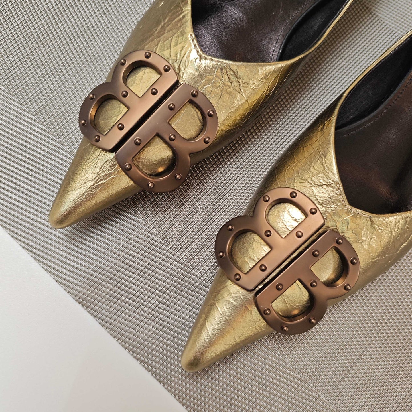 Balanciaga POINTED BALLET FLATS IN GOLD METALLIC SHINY CRACKED SHEEPSKIN