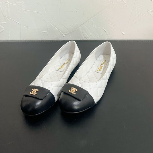 CHANEL Ballet Flats In White Mix Black Quilted Lambskin 949711