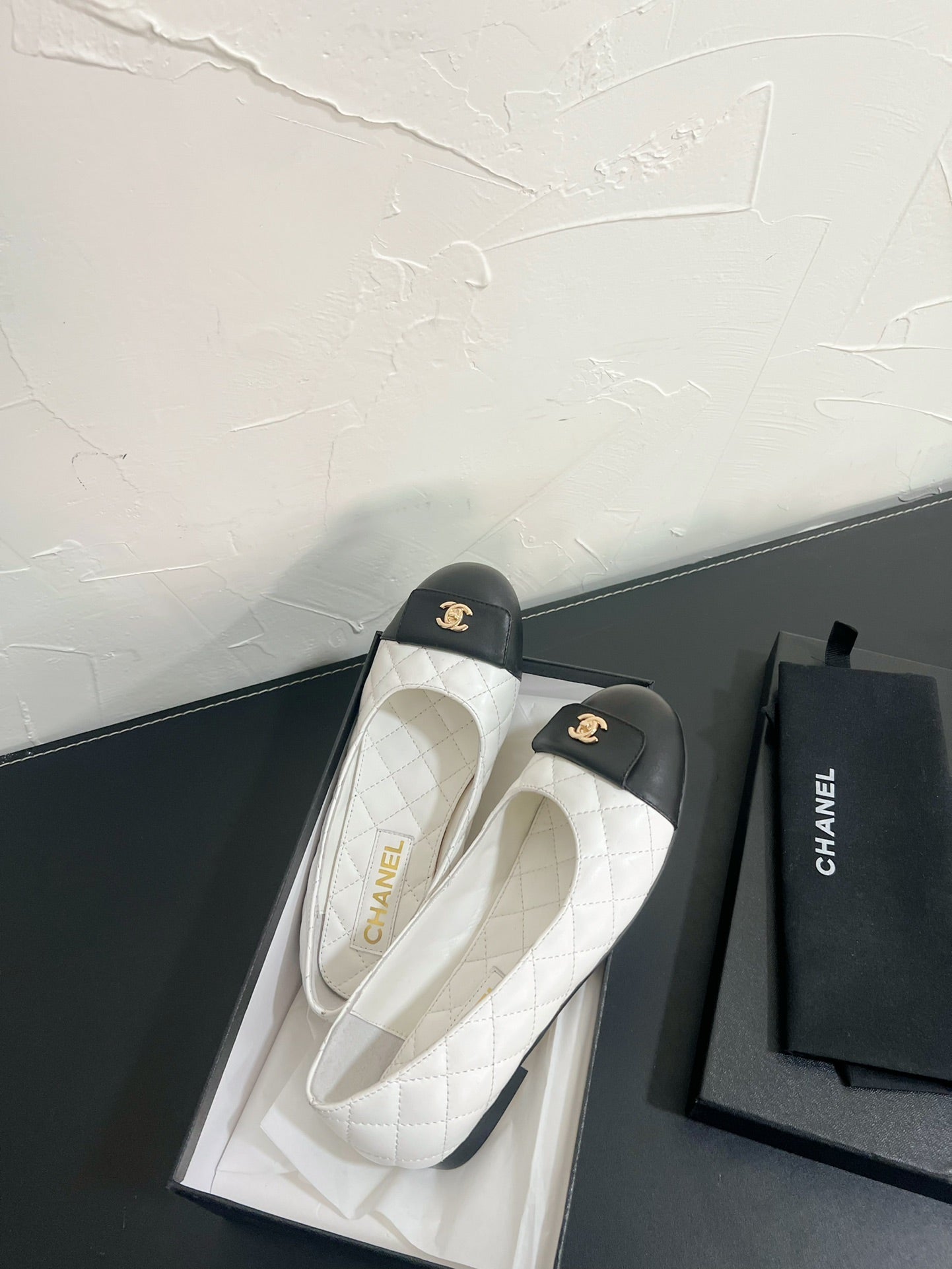 CHANEL Ballet Flats In White Mix Black Quilted Lambskin 949711