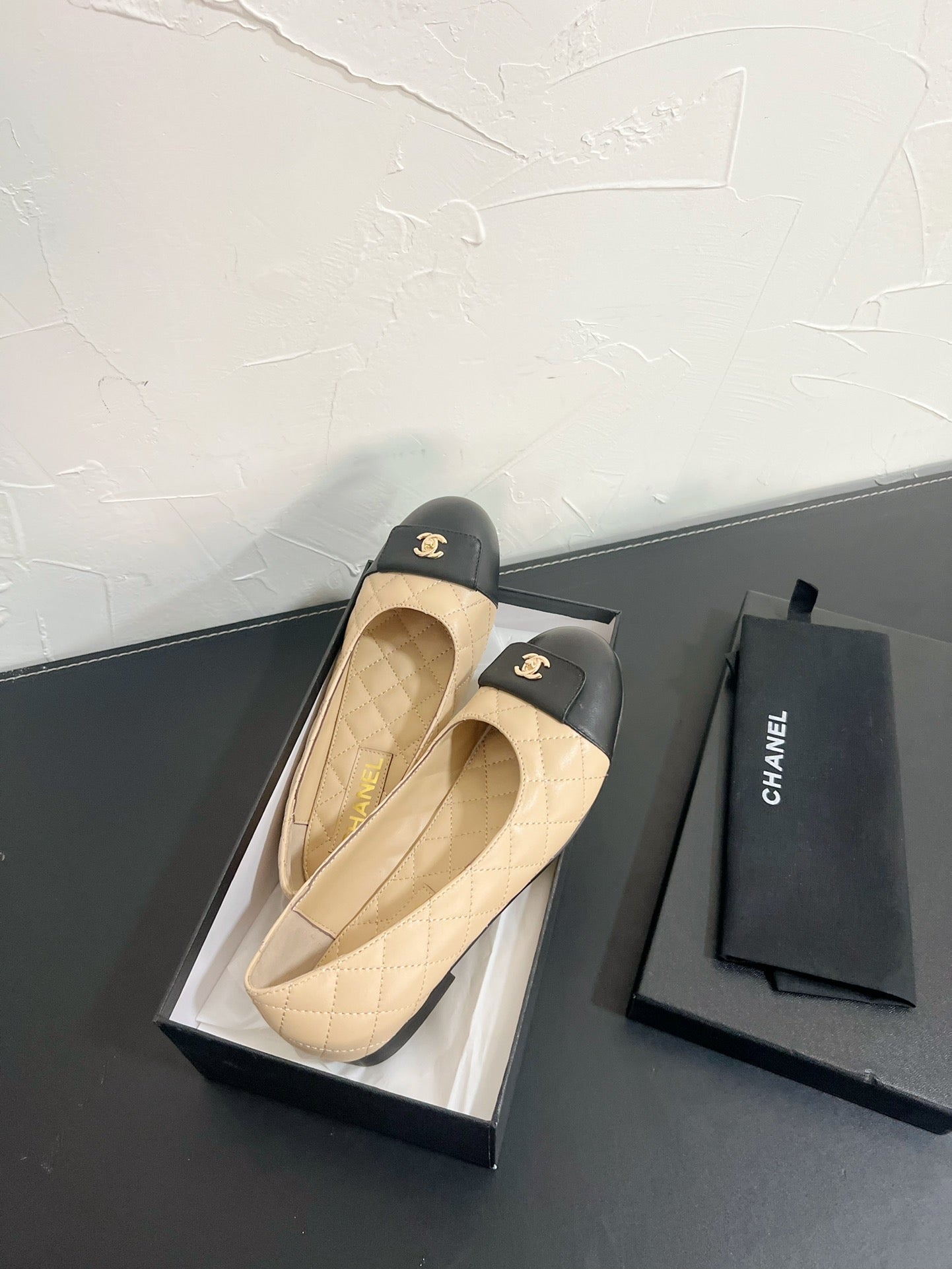 CHANEL Ballet Flats In Beige Mix Black Quilted Lambskin 949713