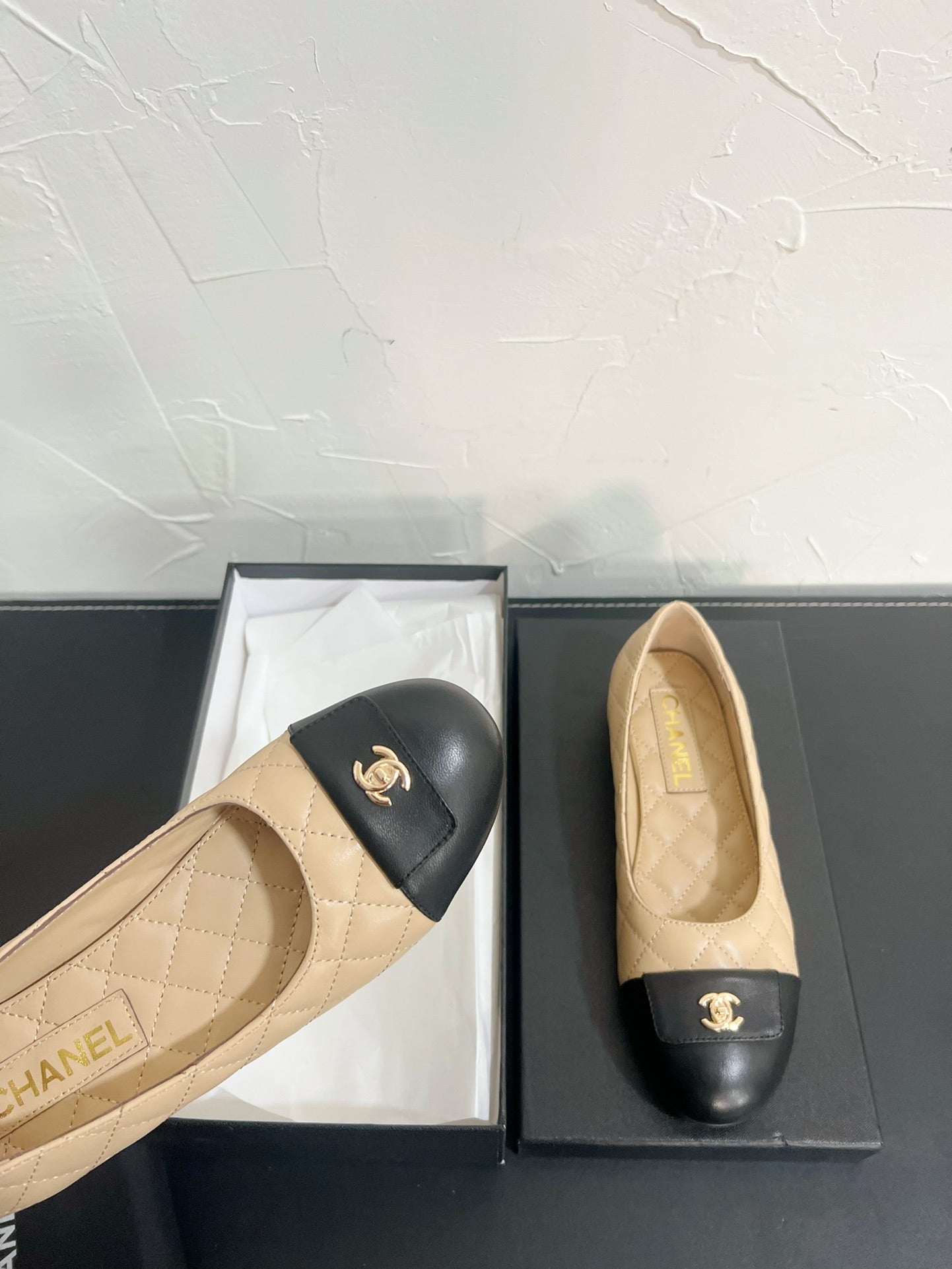 CHANEL Ballet Flats In Beige Mix Black Quilted Lambskin 949713