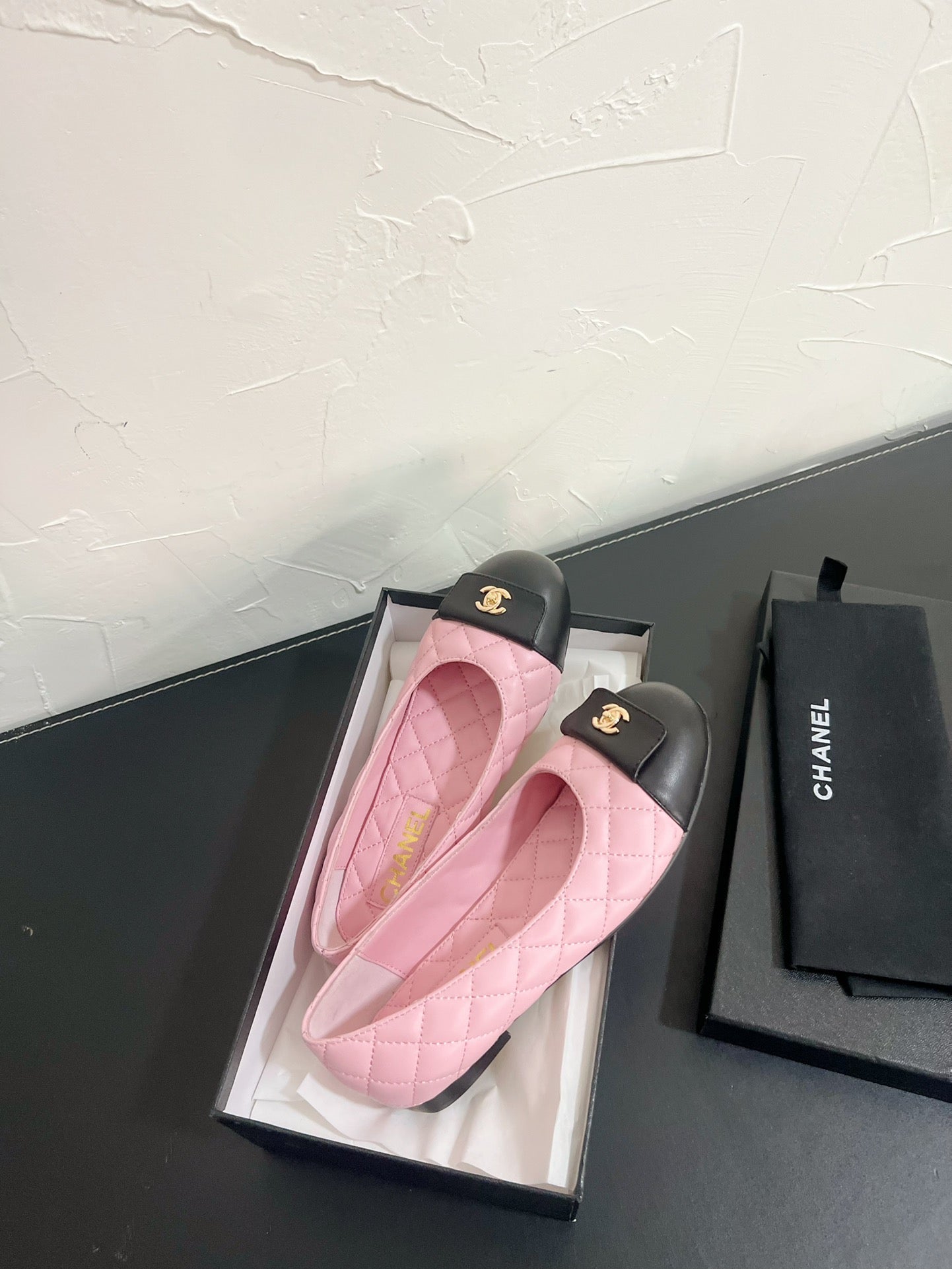 CHANEL Ballet Flats In Pink Mix Black Quilted Lambskin 949714