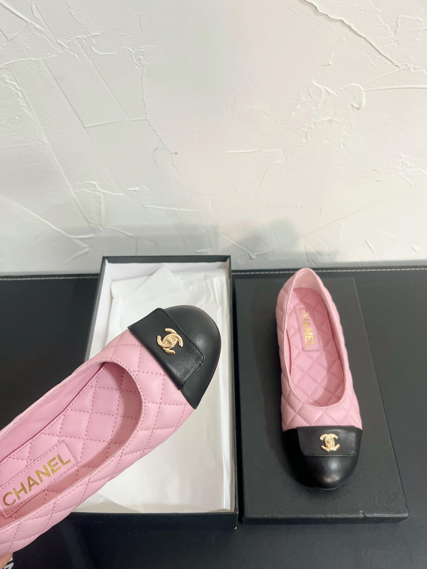 CHANEL Ballet Flats In Pink Mix Black Quilted Lambskin 949714