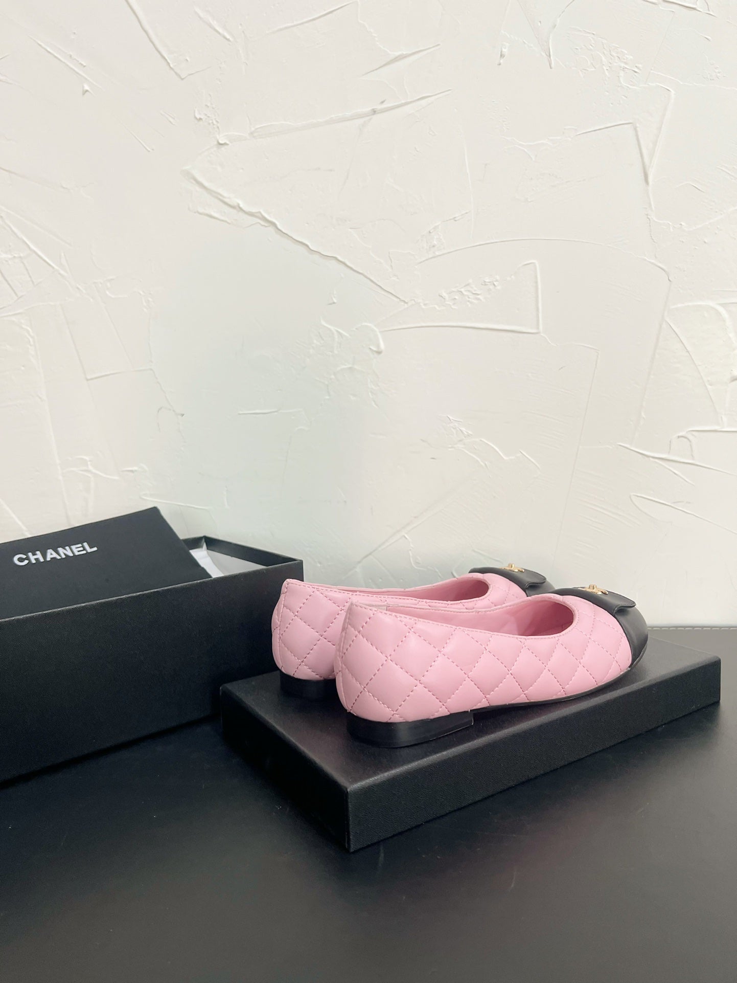 CHANEL Ballet Flats In Pink Mix Black Quilted Lambskin 949714