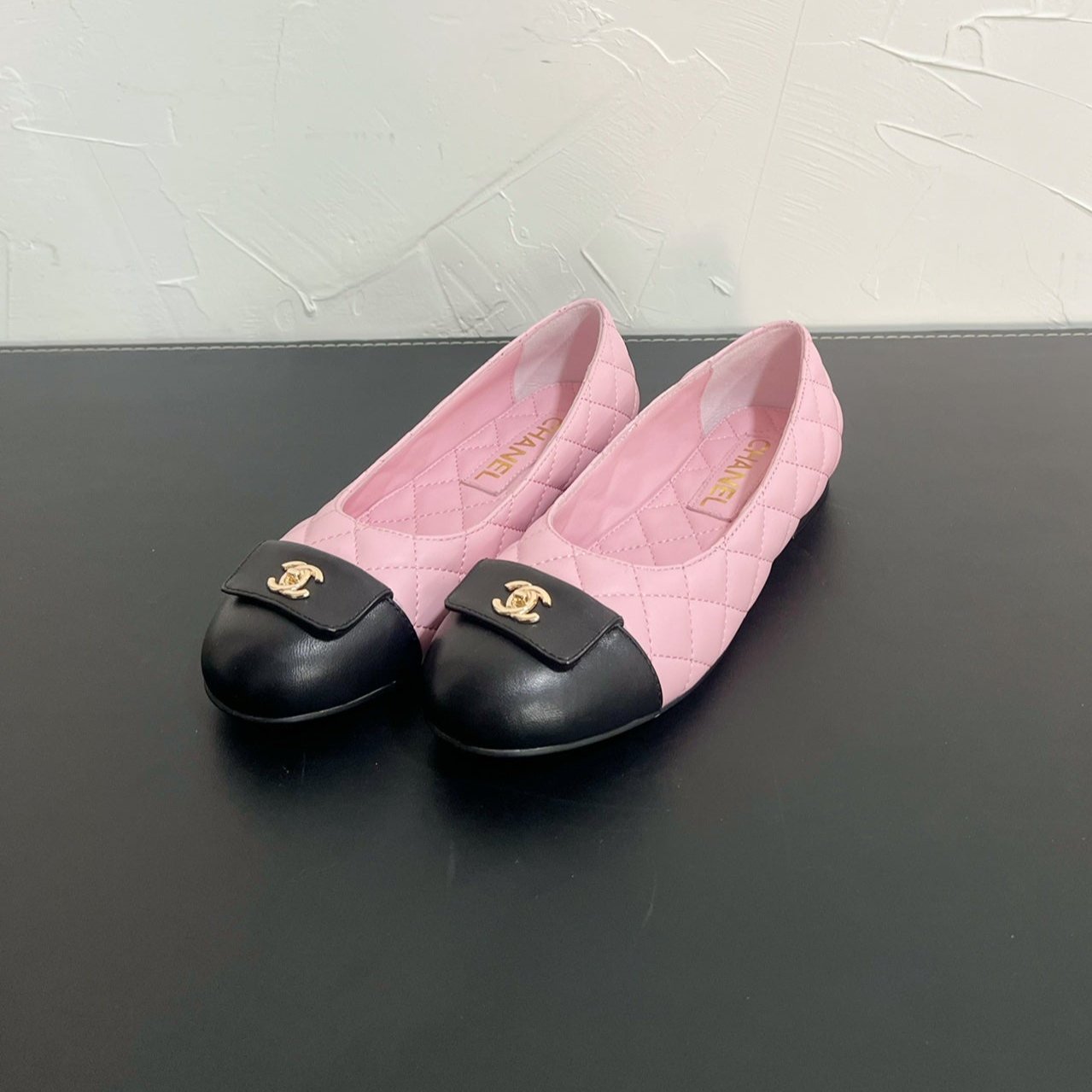 CHANEL Ballet Flats In Pink Mix Black Quilted Lambskin 949714