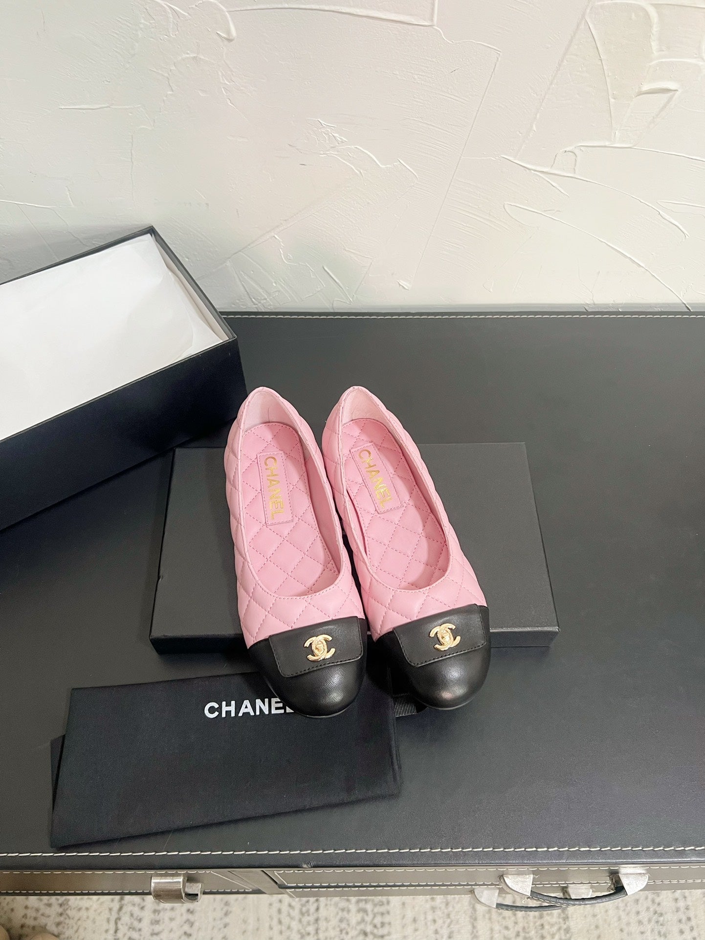 CHANEL Ballet Flats In Pink Mix Black Quilted Lambskin 949714