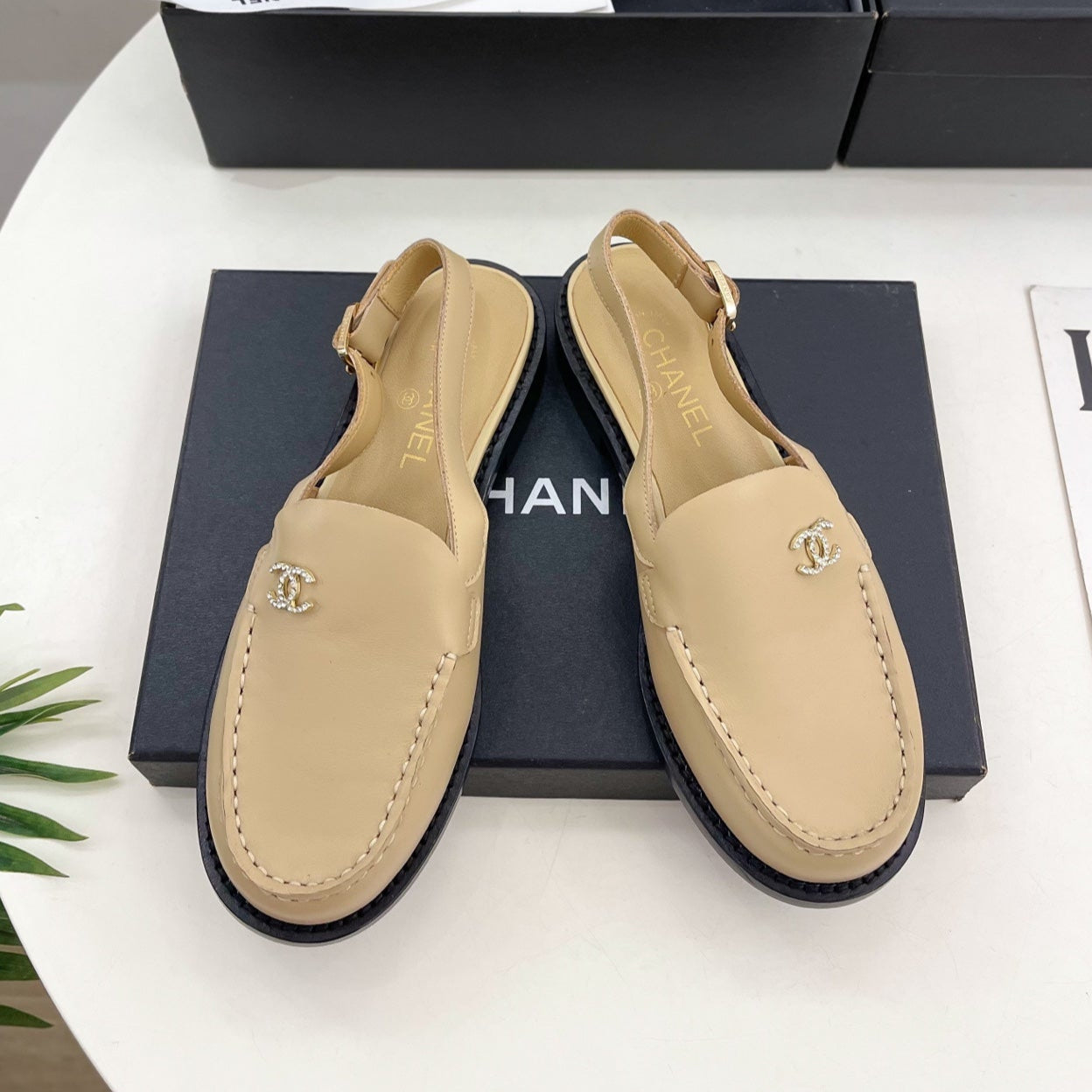 CHANEL 25S Slingback Loafer Beiege Calfskin