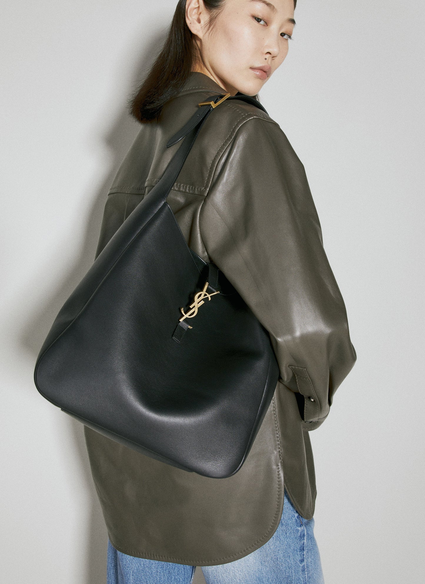Saint Laurent Women Large Le 5 À 7 Shoulder Bag