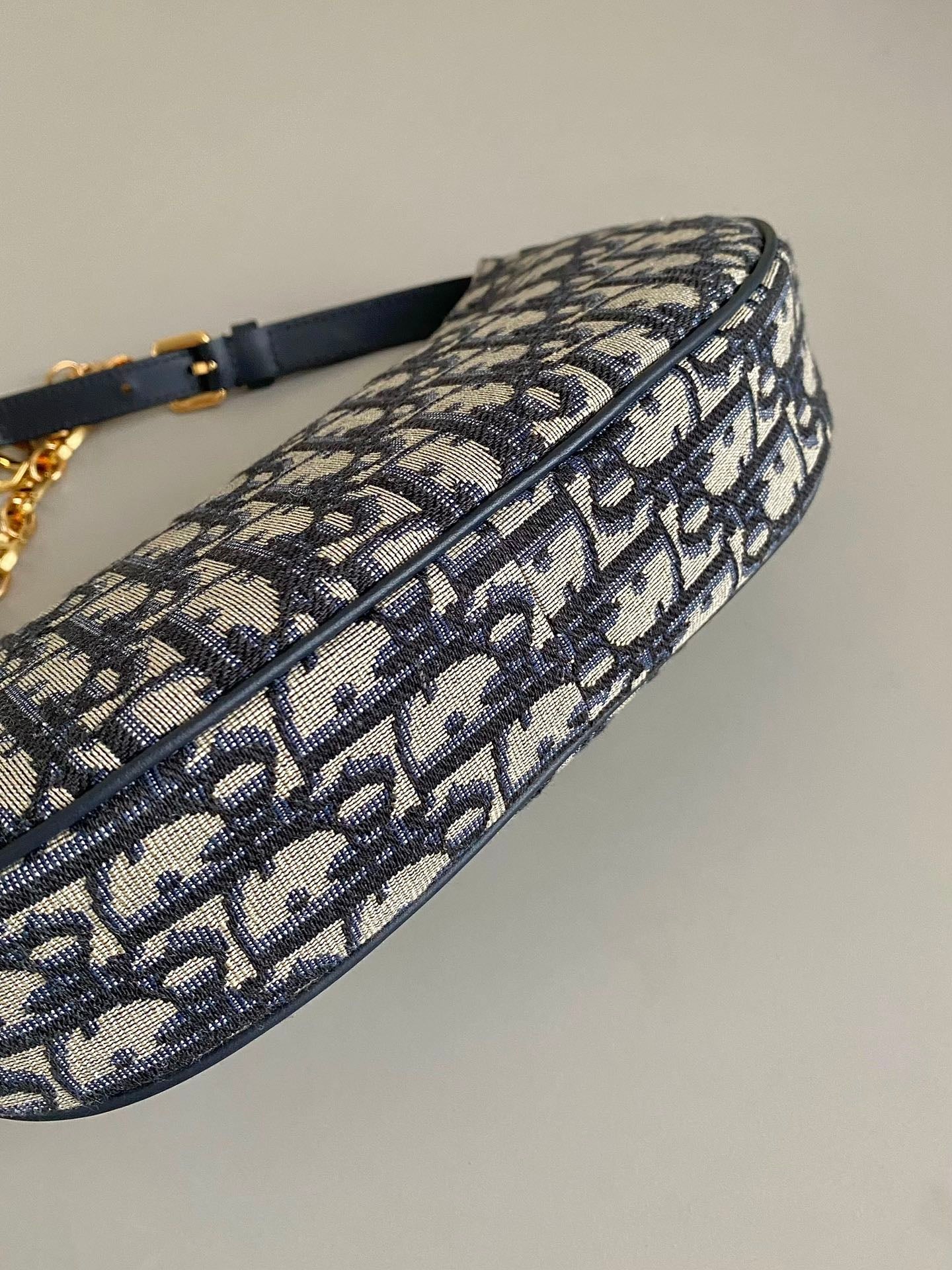 DIOR LOUNGE 26CM BLUE OBLIQUE EMBROIDERY